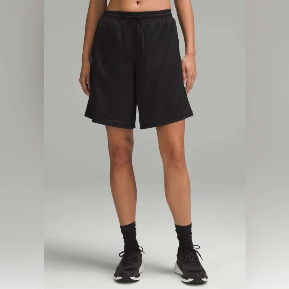 NWT Lululemon Relaxed Fit Mesh Training 8” Shorts Pockets Black Size 6 - Picture 2 of 11